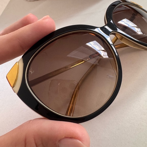 Louis Vuitton Cat Eye Sunglasses - Picture 4 of 9